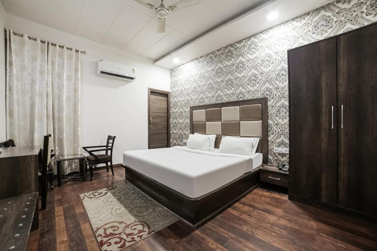 Townhouse Hollywood Heights Hotel Amritsar Ngoại thất bức ảnh