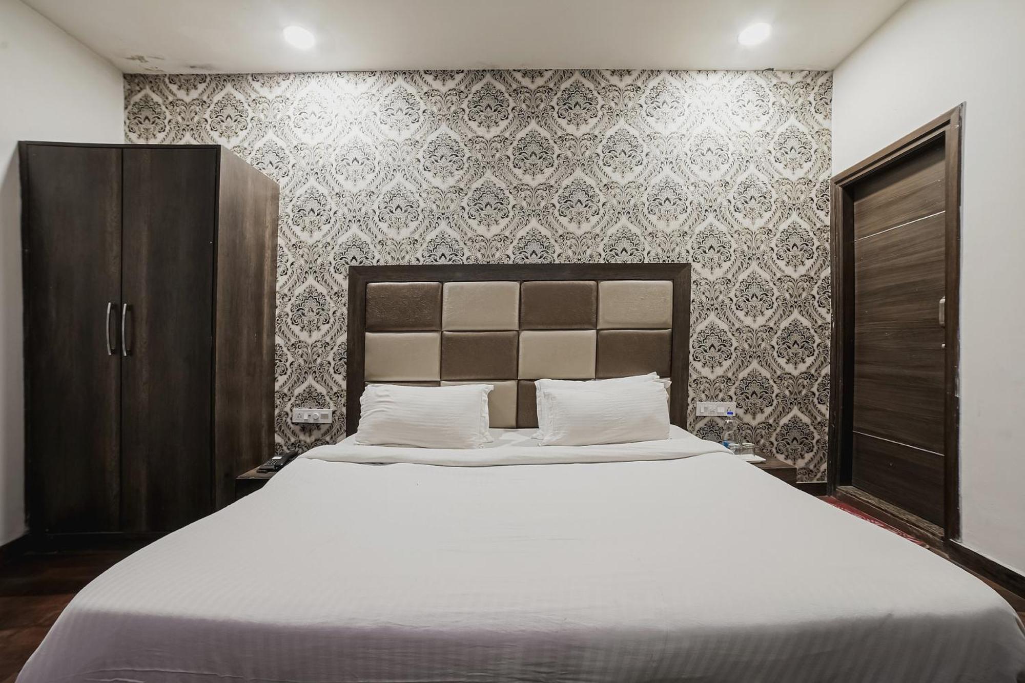 Townhouse Hollywood Heights Hotel Amritsar Ngoại thất bức ảnh